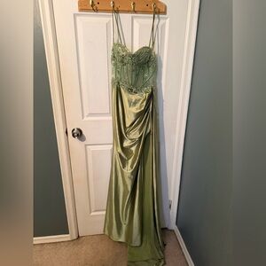 Elegant Green Evening Gown